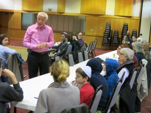Honest Reporting Executive Director Gary Kenzer talks with our religious school students
